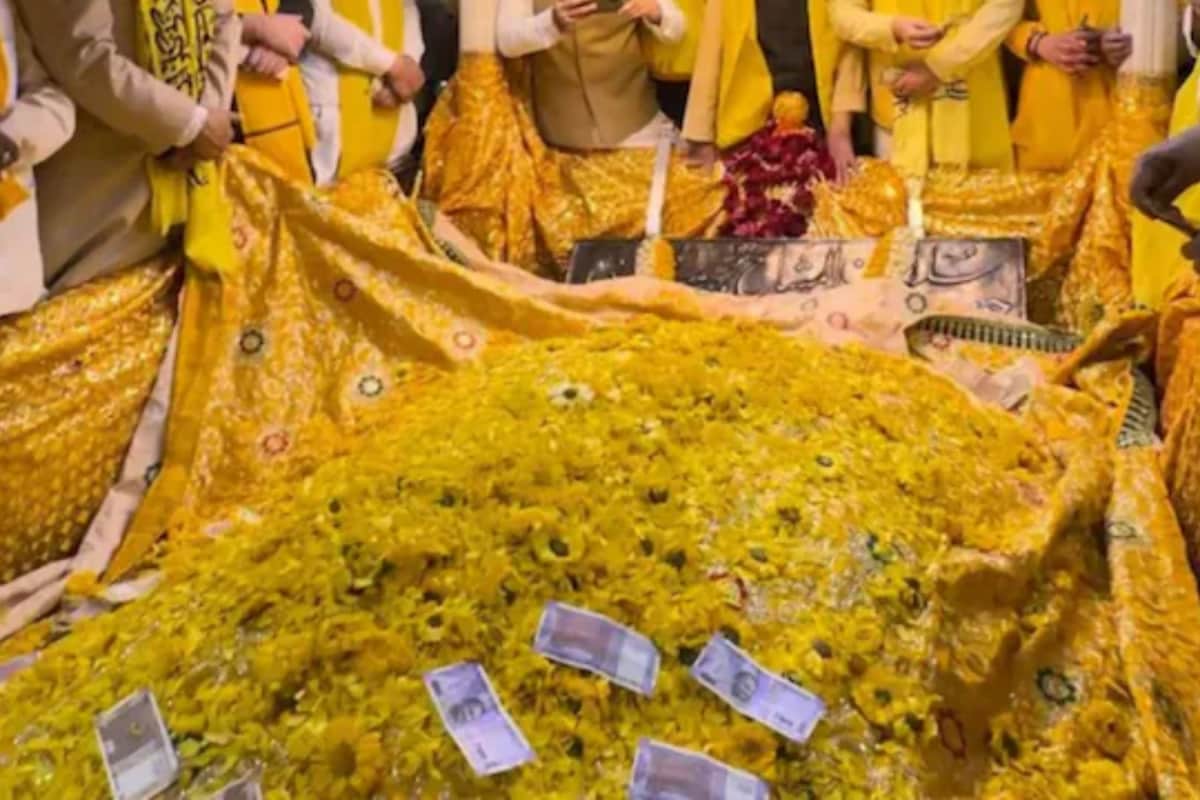 On Vasant Panchami, Why Are Yellow Sheets Offered At Nizamuddin Dargah Every Year? On Vasant Panchami, Why Are Yellow Sheets Offered At Nizamuddin Dargah Every Year?