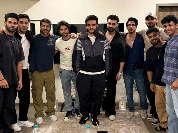 Viral: Ranbir Kapoor Aryan Khan Arjun Kapoor and More Attend a Friends Birthday Party