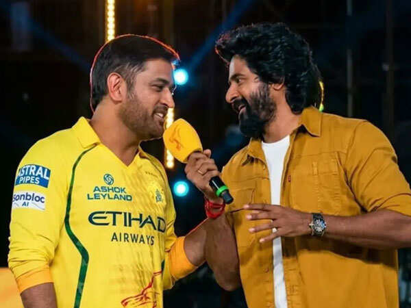 Sivakarthikeyan Says âplay Till 60â Dhoni Says âIâll Tryâ and Chepauk Loses It