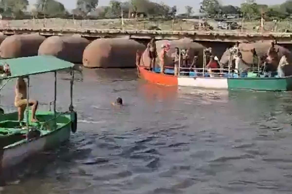 6 Dead, Several Missing After Tourist Boat Capsizes In Mathura; PM Modi Offers Condolences 6 Dead, Several Missing After Tourist Boat Capsizes In Mathura; PM Modi Offers Condolences